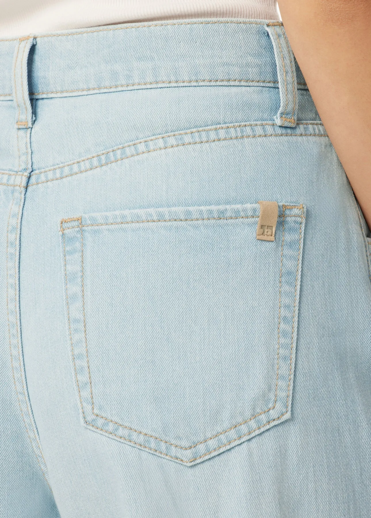 Joes Jeans The Pleated Wide Leg Ankle Weightless in Charming